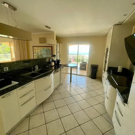 Avec Piscine Et Jacuzzi A Ajaccio Villa *