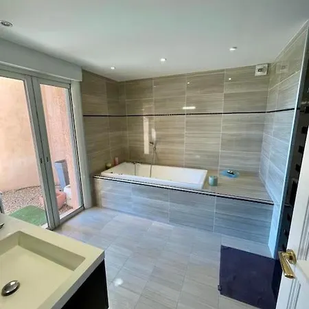 Avec Piscine Et Jacuzzi A Ajaccio * Ajaccio (Corsica)