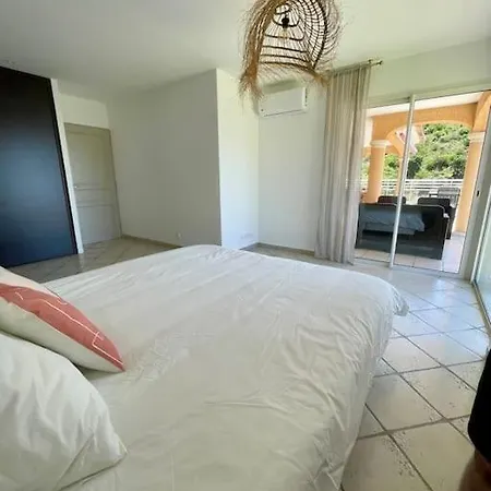 Avec Piscine Et Jacuzzi A Ajaccio Villa