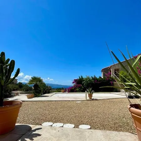 Avec Piscine Et Jacuzzi A Ajaccio *