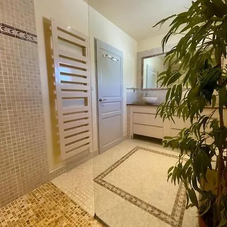 Avec Piscine Et Jacuzzi A Ajaccio * Ajaccio (Corsica)
